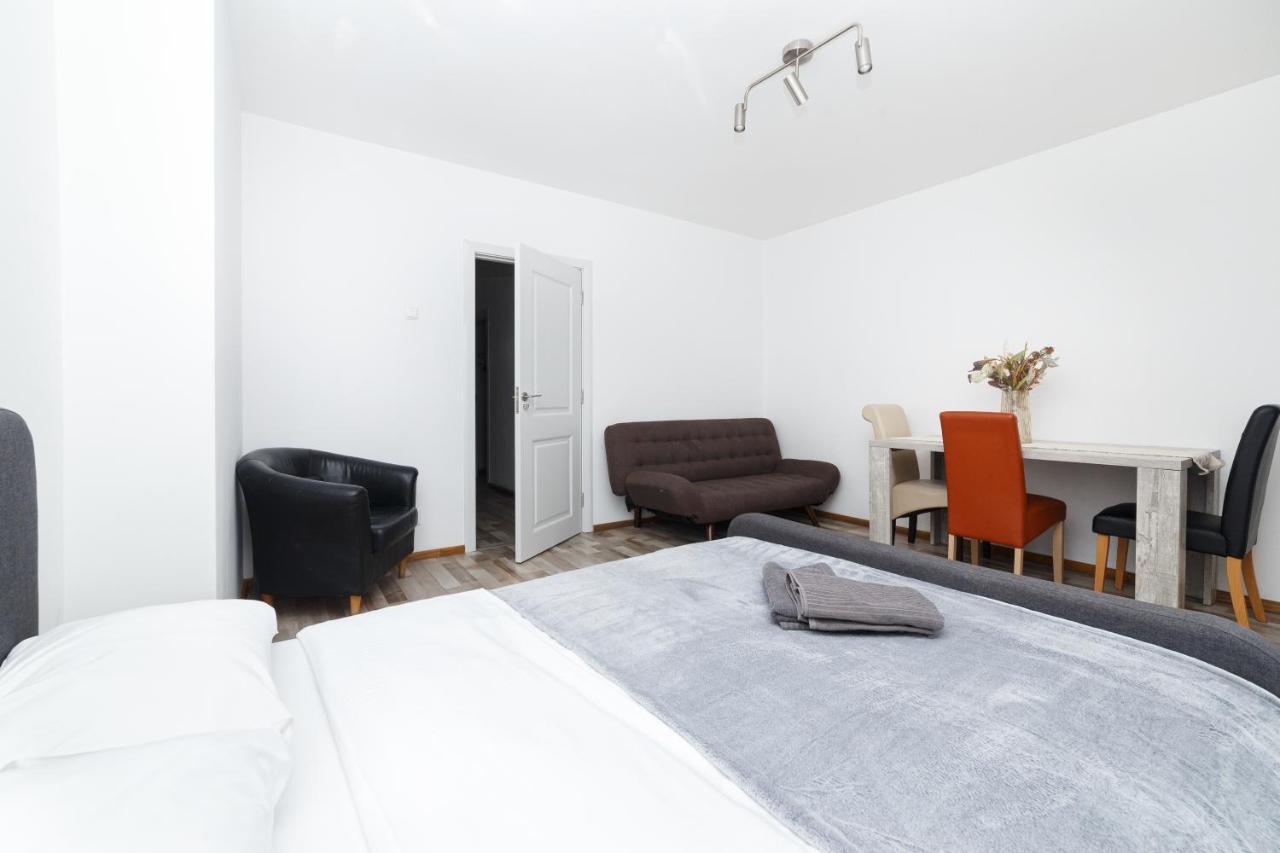 Color Apartments Street Blanari 12 ブカレスト エクステリア 写真