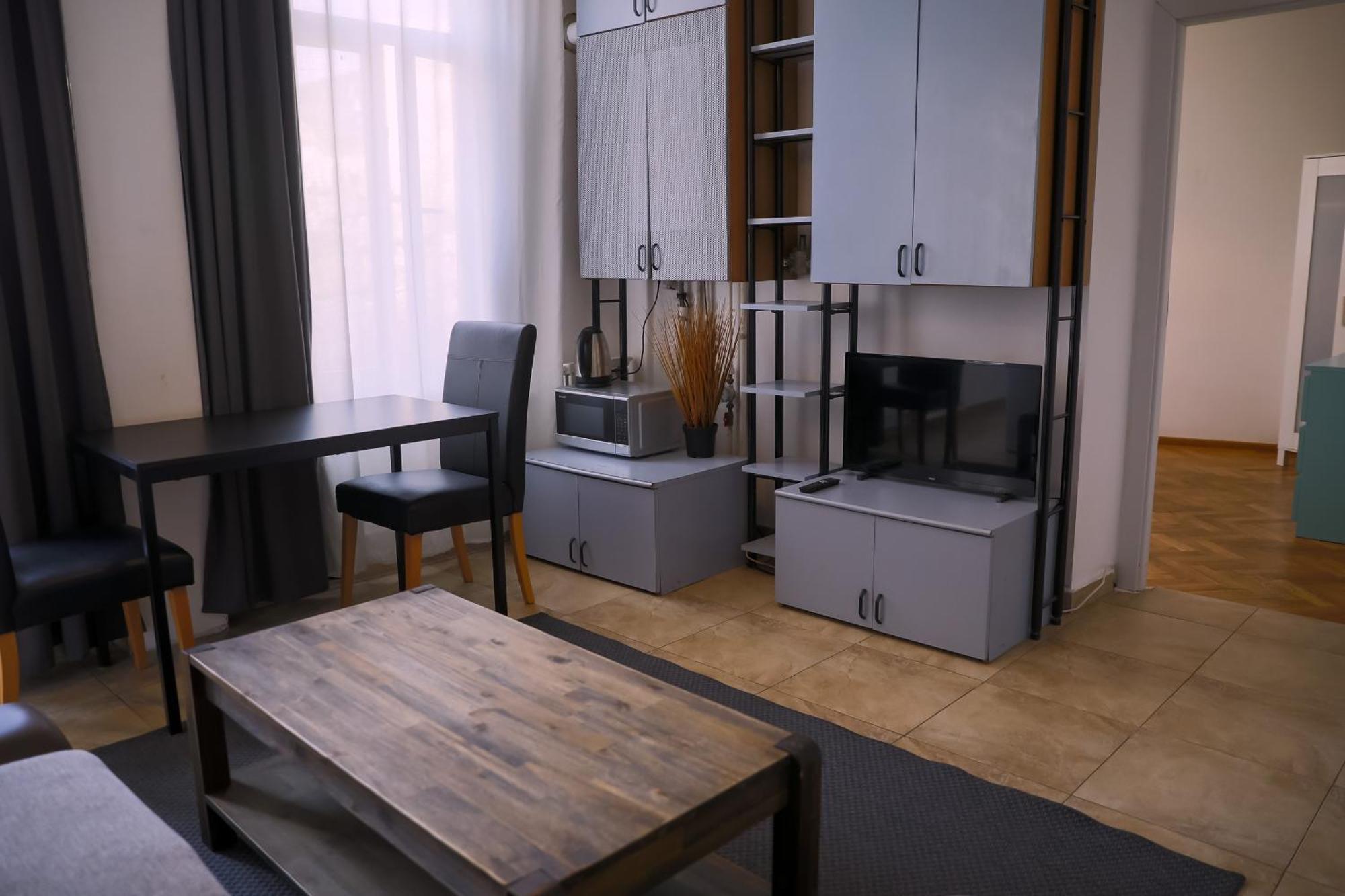 Color Apartments Street Blanari 12 ブカレスト エクステリア 写真