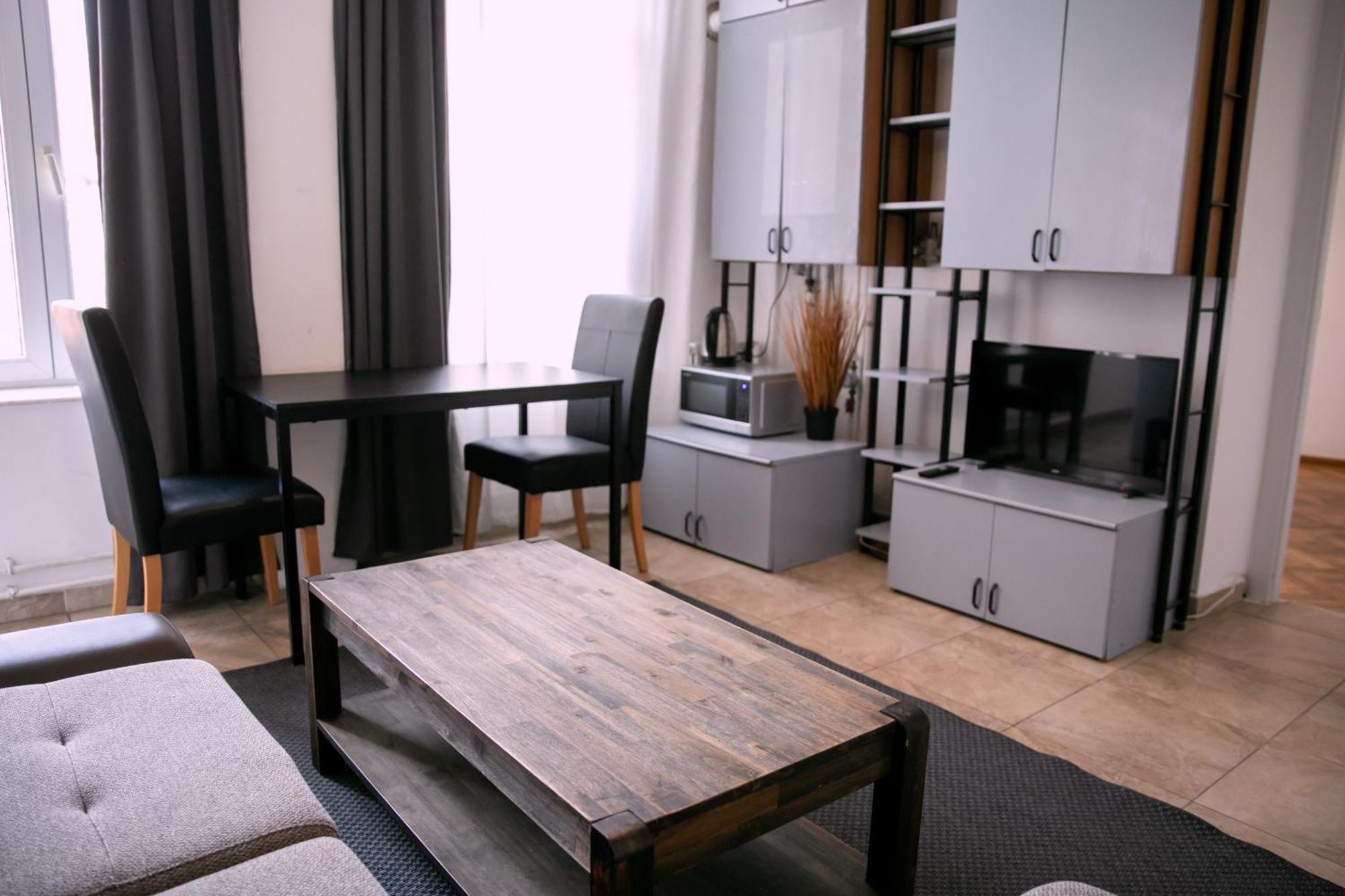 Color Apartments Street Blanari 12 ブカレスト エクステリア 写真