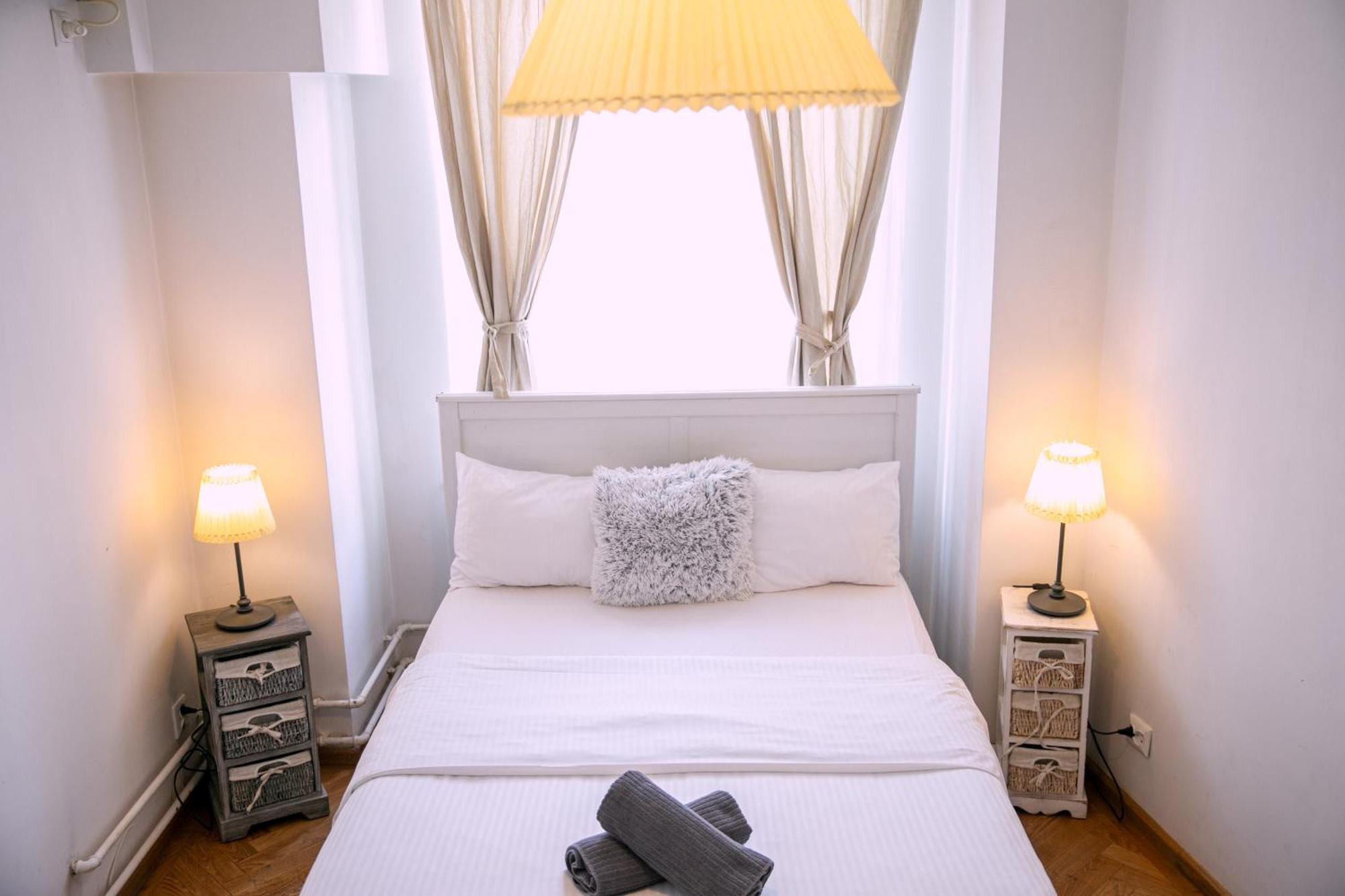 Color Apartments Street Blanari 12 ブカレスト エクステリア 写真